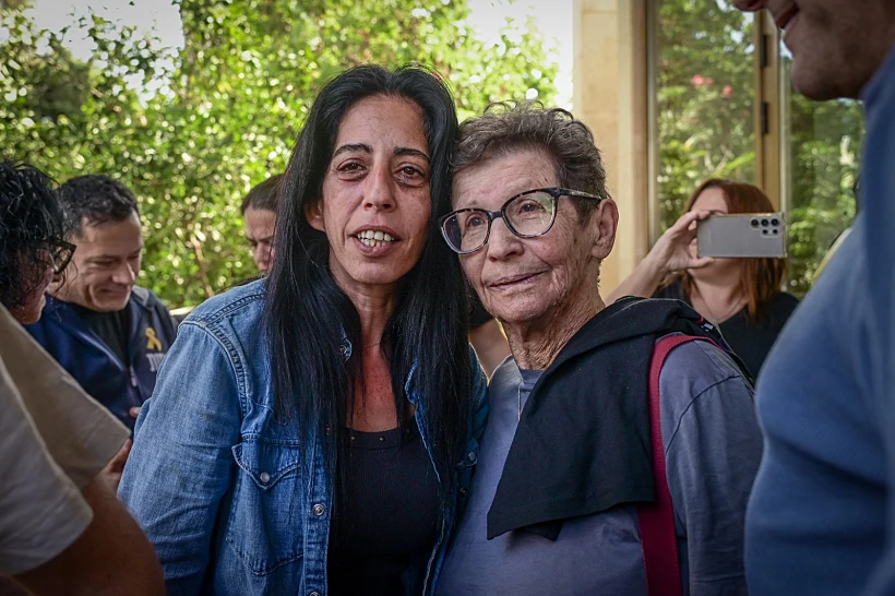 עינב צנגאוקר ויוכבד ליפשיץ בכיכר החטופים