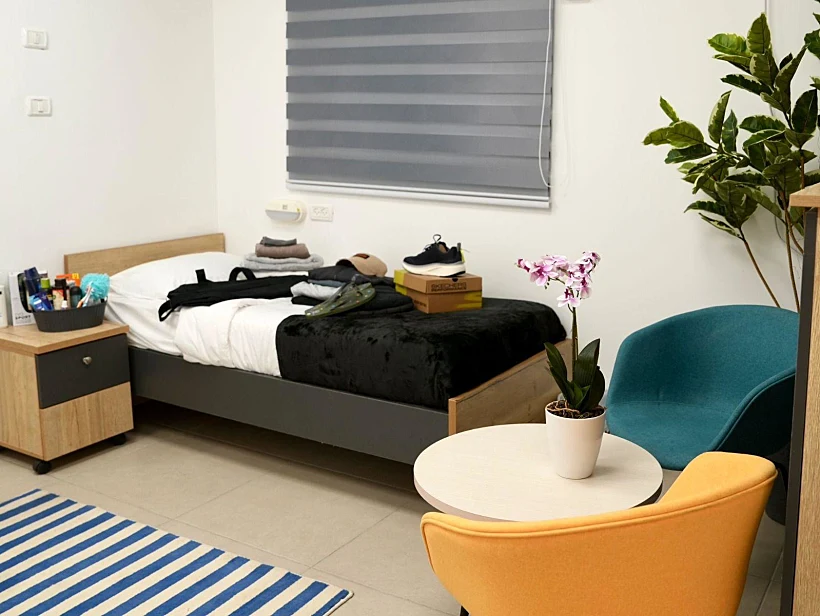 החדרים האישיים של שורדי השבי במתחם הקליטה ברעים