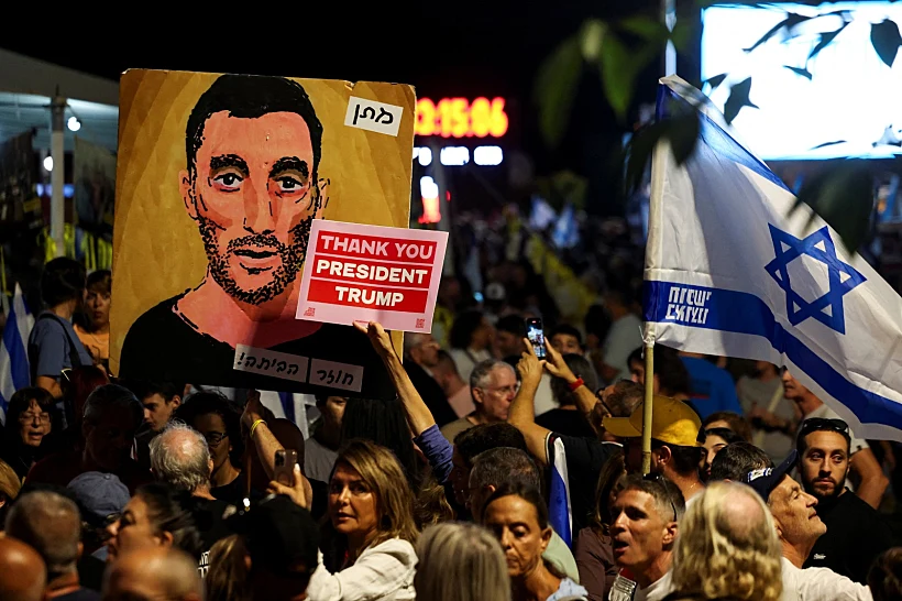 המונים נרגשים בכיכר החטופים בתל אביב