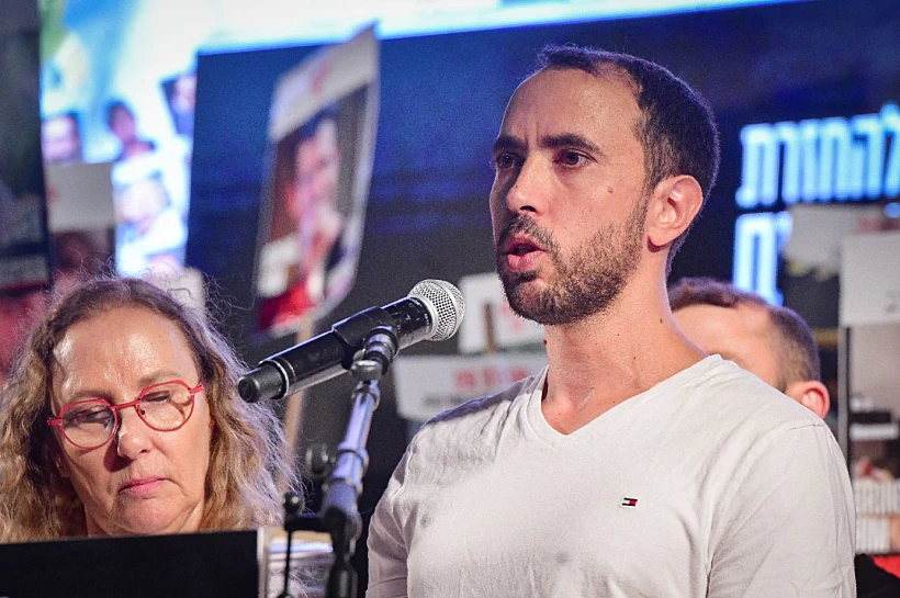 טל שהם בכיכר החטופים