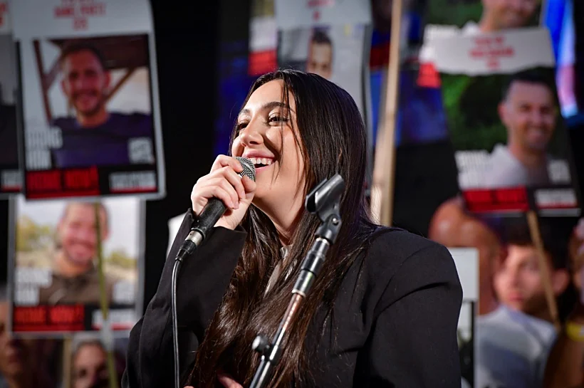 יובל רפאל בכיכר החטופים