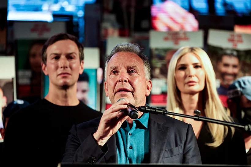 סטיב ויטקוף נואם בכיכר החטופים