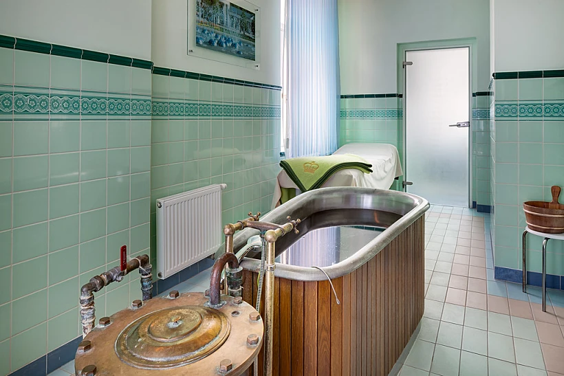 טיפול באמבטיית פחמן מלונות Ensana מריאנסקה לאזנה