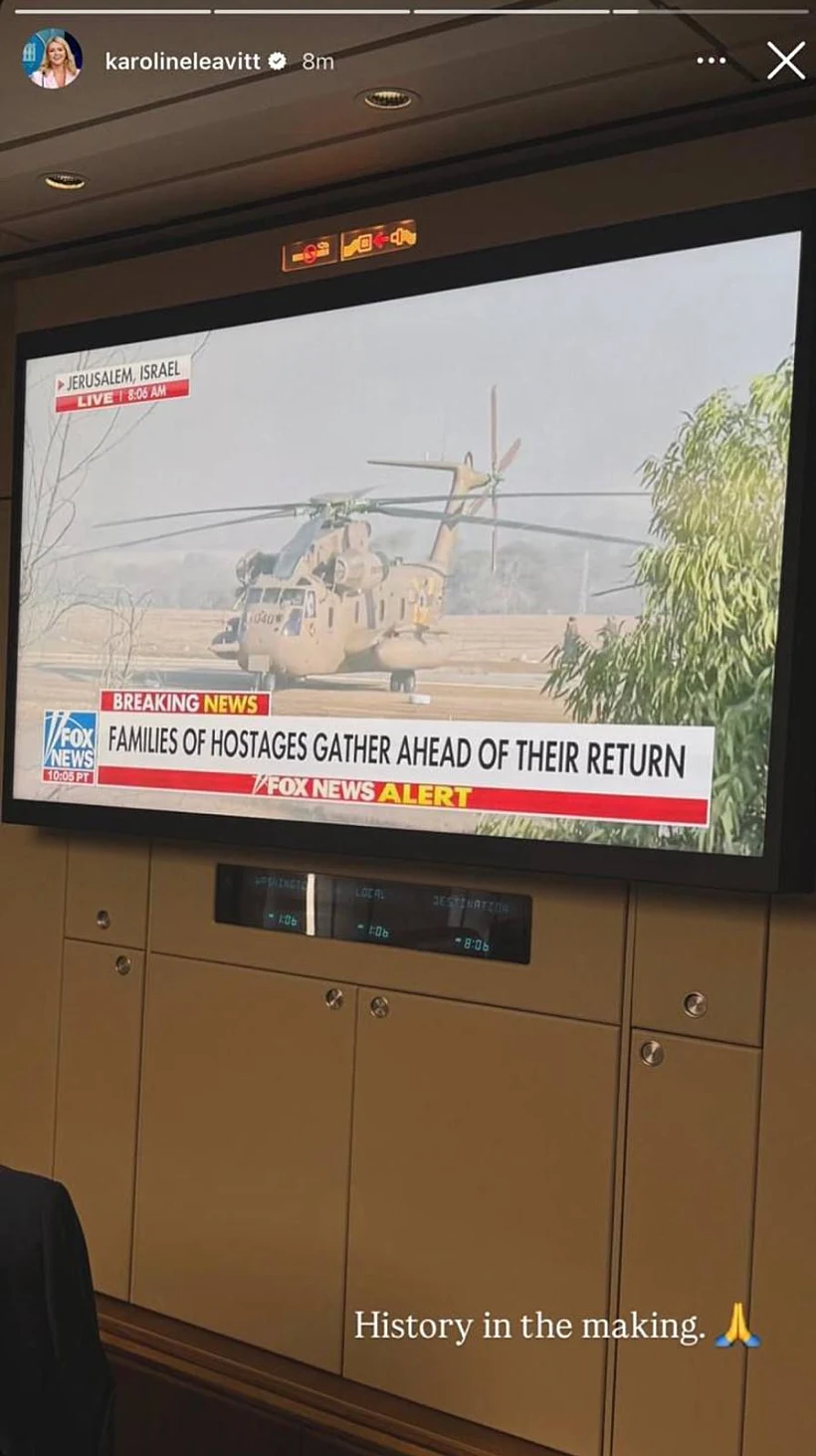 טראמפ צופה בשחרור החטופים על ה-airforce 1