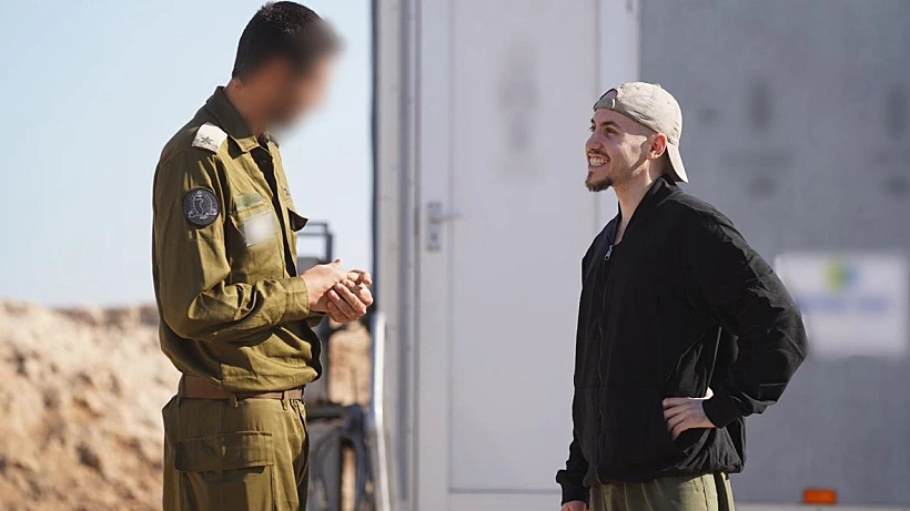 איתן מור עם כוחות צה"ל בשטח ישראל