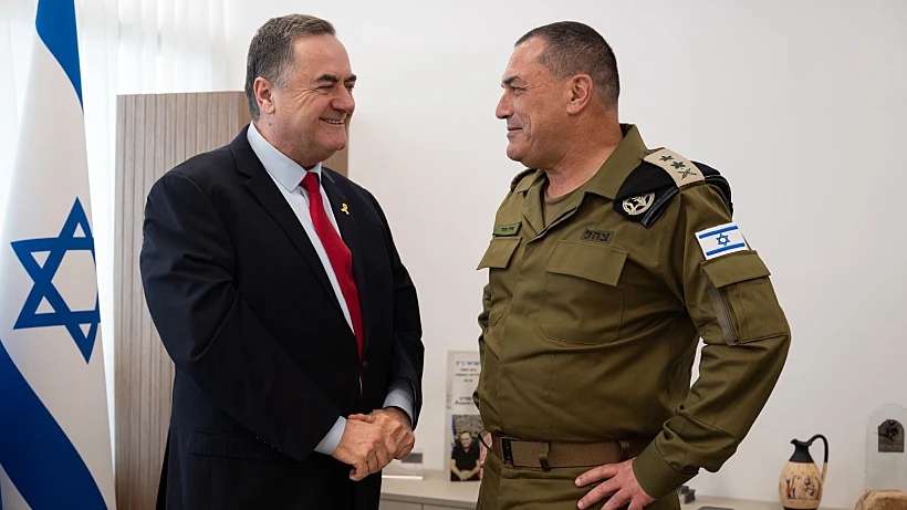 הרמטכ"ל אייל זמיר ושר הביטחון ישראל כ"ץ בכנסת עם חזרת החטופים ארצה