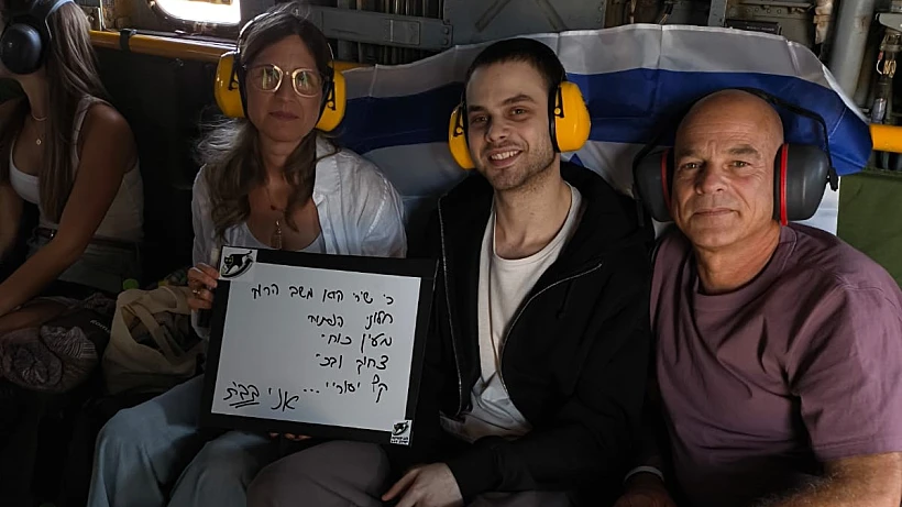 אלון אהל עם הוריו במסוק