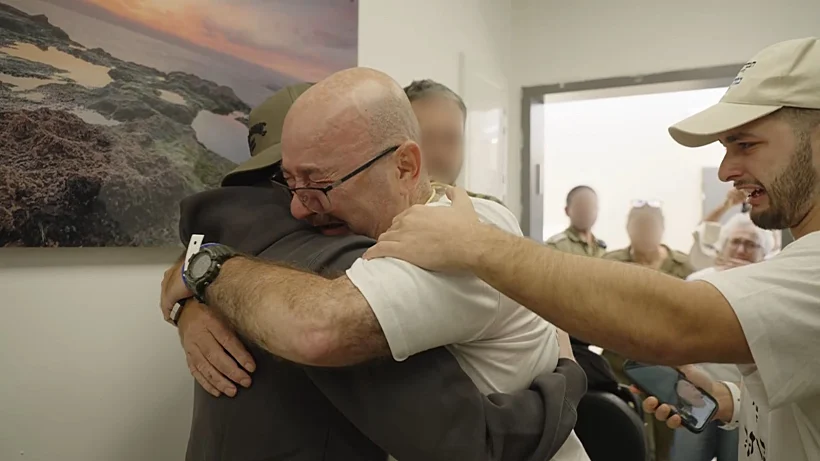 בר קופרשטיין מתאחד עם משפחתו ברעים