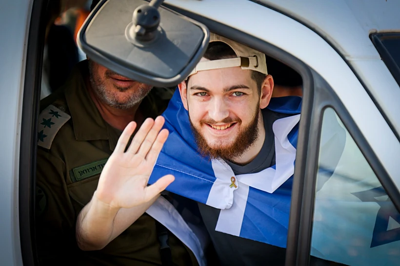 בר קופרשטיין מגיע לבית החולים שיבא