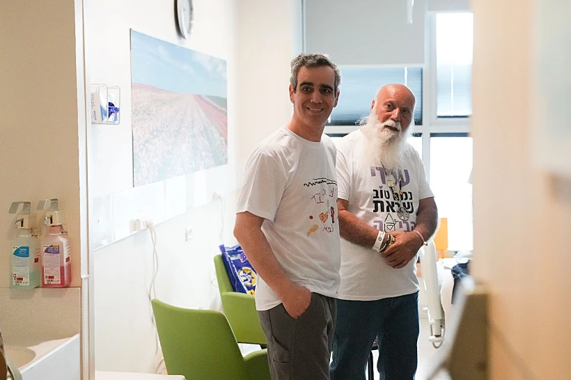 עמרי מירן במפגש ראשון עם בנותיו