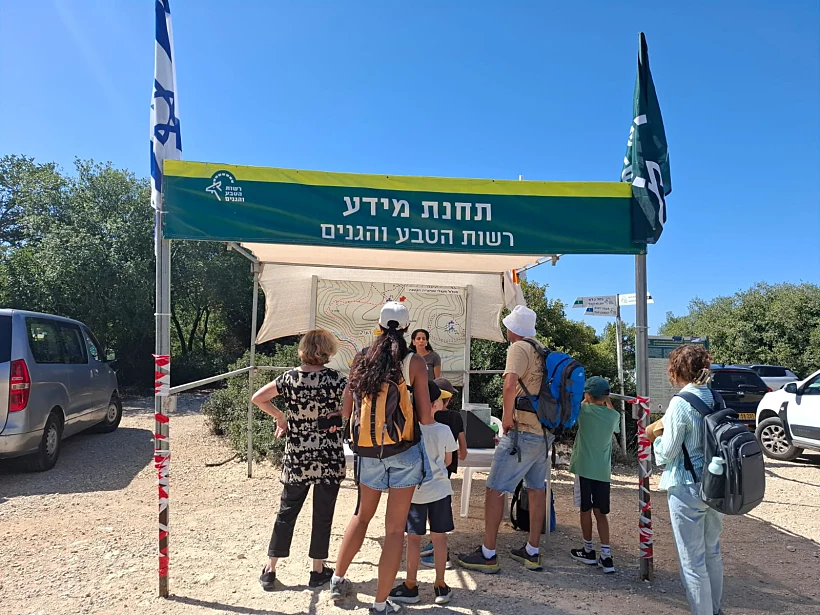 תחנת המידע בחניון האגם ושוויצריה הקטנה