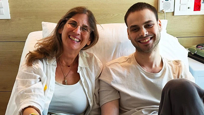 אלון אהל עם אימו עידית בבית החולים