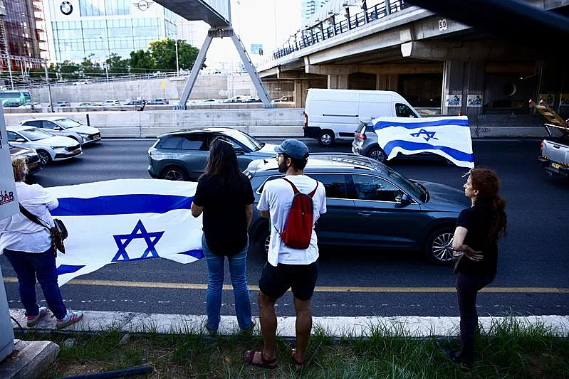מסע ההלוויה של גיא אילוז בראשון לציון