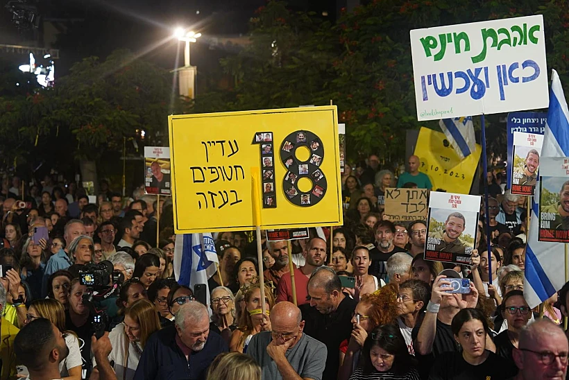 מפגינים בכיכר החטופים