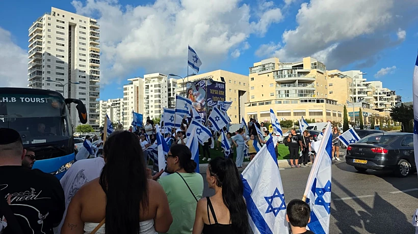 תושבי טירת כרמל מחכים לשובו של מקסים הרקין