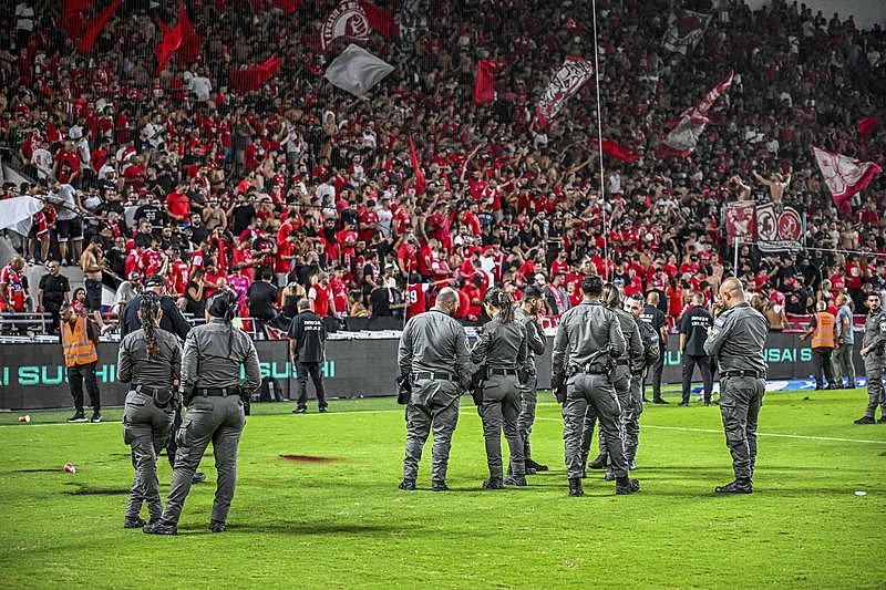 שוטרים בדרבי באצטדיון בלומפילד
