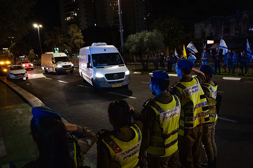 ארונות של חללים חטופים מגיעים למכון לרפואה משפטית באבו כביר