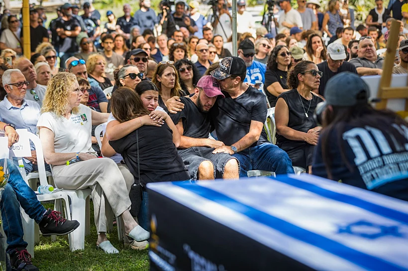 טקס ההספדים של רונן אנגל בקיבוץ ניר עוז