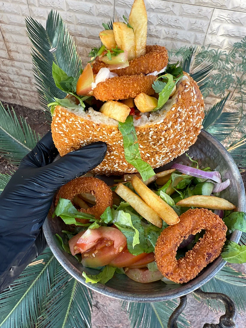 פיתה שניצל אינסייד אאוט