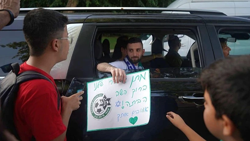 מתן אנגרסט חוזר הביתה