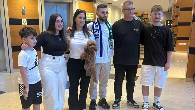 מתן אנגרסט חוזר הביתה