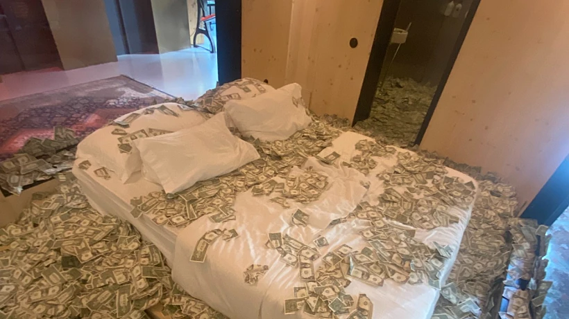 מיטת הדולרים במלון "The Zero Hotel"
