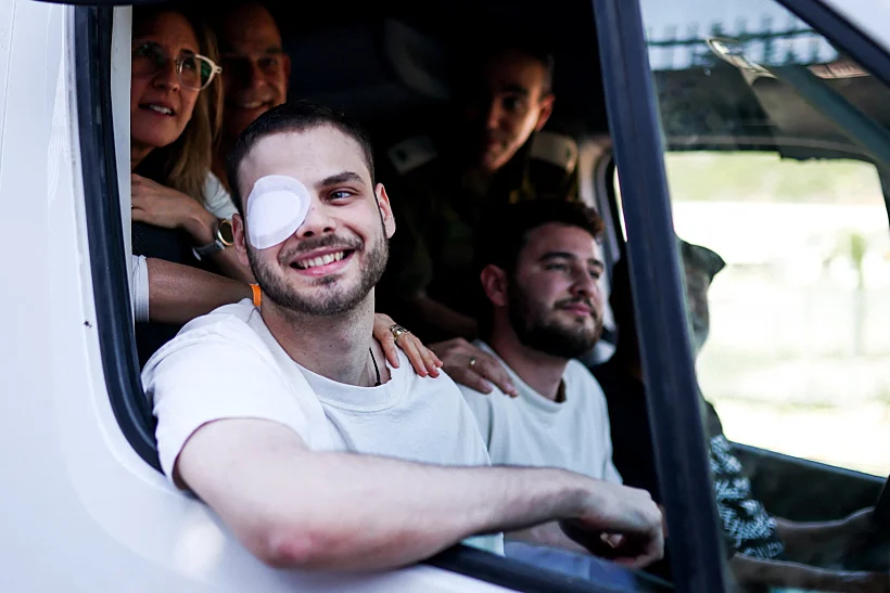 אלון אהל חוזר הביתה