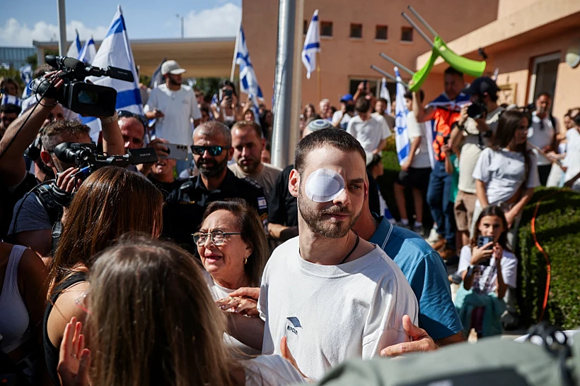 אלון אהל חוזר הביתה