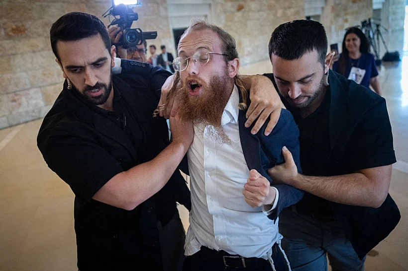 מהומה בבג"ץ בנושא אכיפת חוק הגיוס