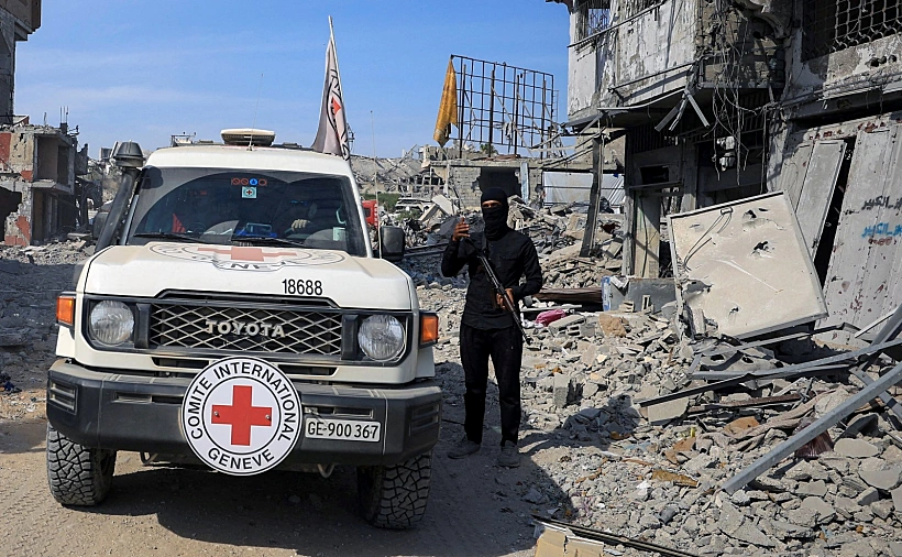 רכב הצלב האדום בחיפושים אחר חטופים חללים ברצועת עזה