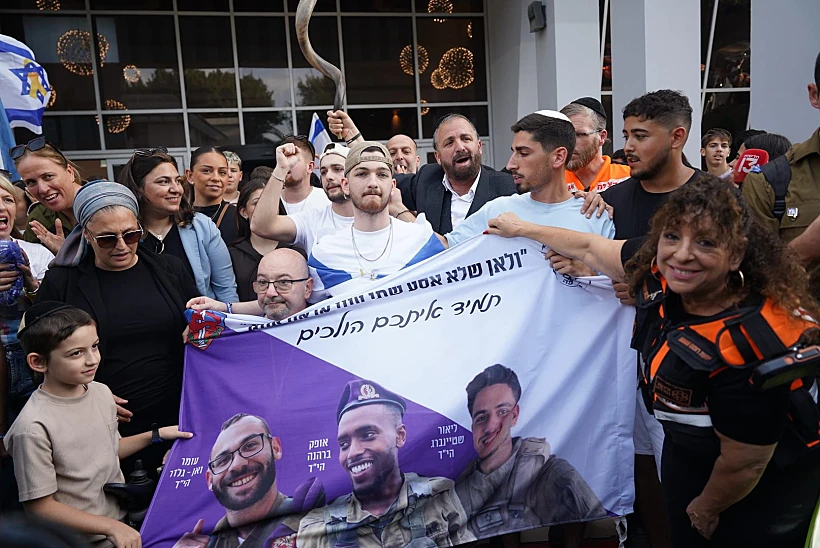 מקבלים את פניו של בר קופרשטיין שחזר הביתה לחולון