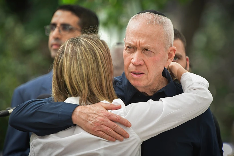 שר הביטחון לשעבר יואב גלנט בהלווייתו של אל"מ אסף חממי בקריית שאול