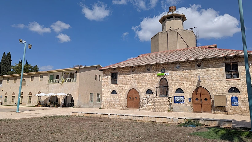 מרכז מבקרים "החצר הגדולה