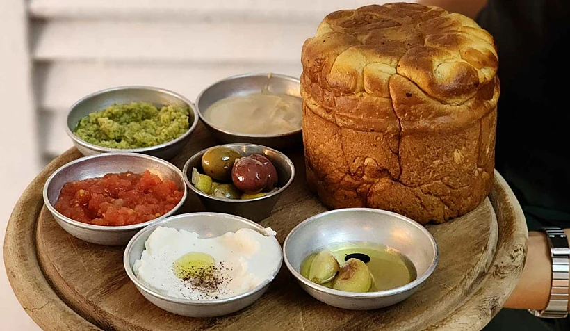 בית הקפה "גולדה בחצר