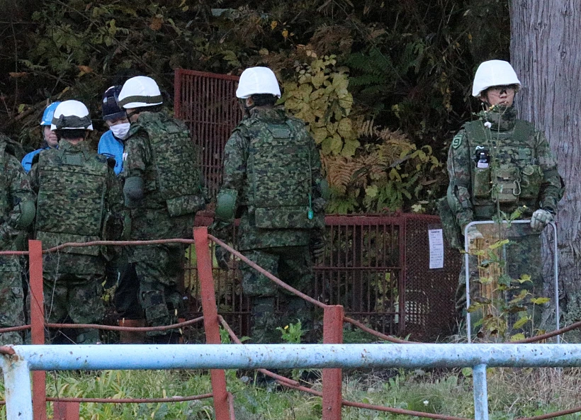 Members Of Japan Self Defense Forces (jsdf) Practice Setting Up A Bear Trap In Kazuno