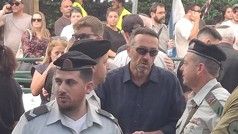 הרמטכ"ל לשעבר הרצי הלוי בהלווייתו של עוז דניאל