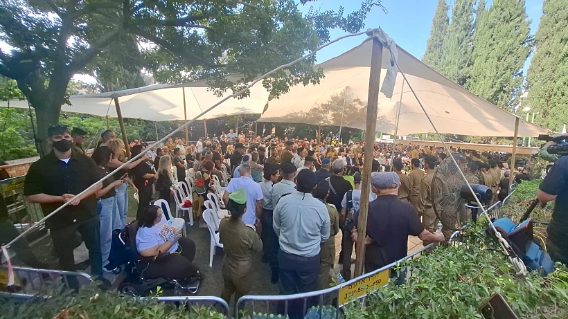 הלווייתו של סמ"ר עוז דניאל בבית העלמין בכפר סבא