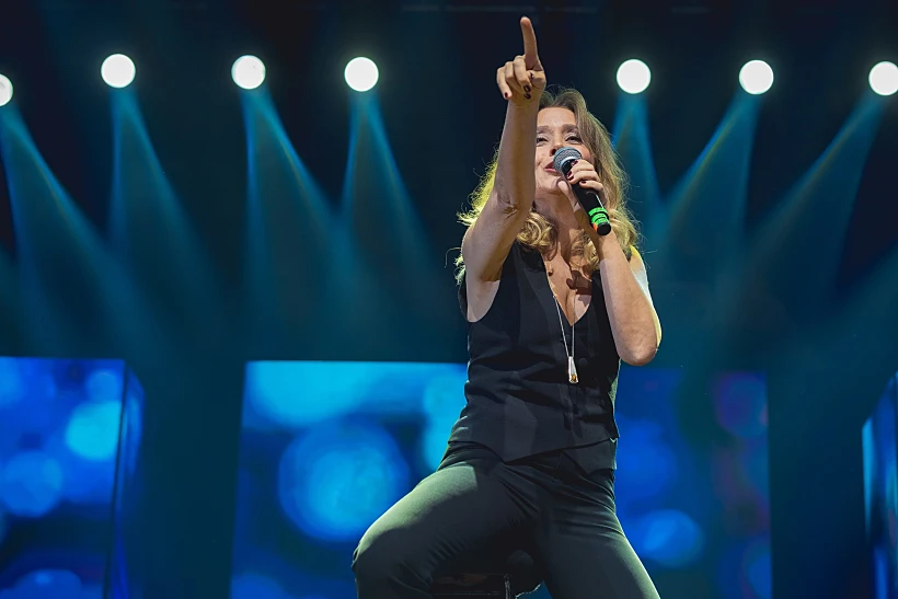 עלמה זק במופע המחווה לחוה אלברשטיין