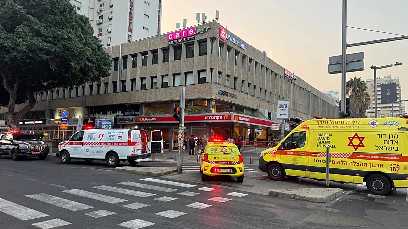 זירת הדקירות ברחוב אבן גבירול בתל אביב