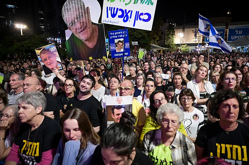 תמונתו של מני גודארד בכיכר החטופים