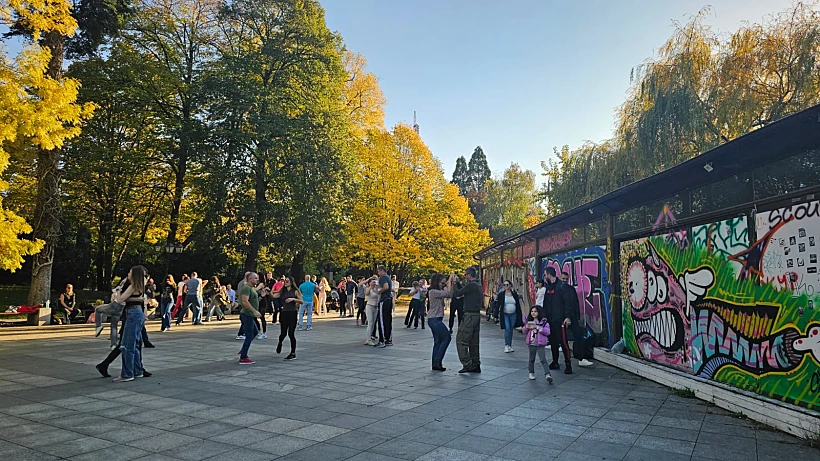 רוקדים בפארק המלך בוריס