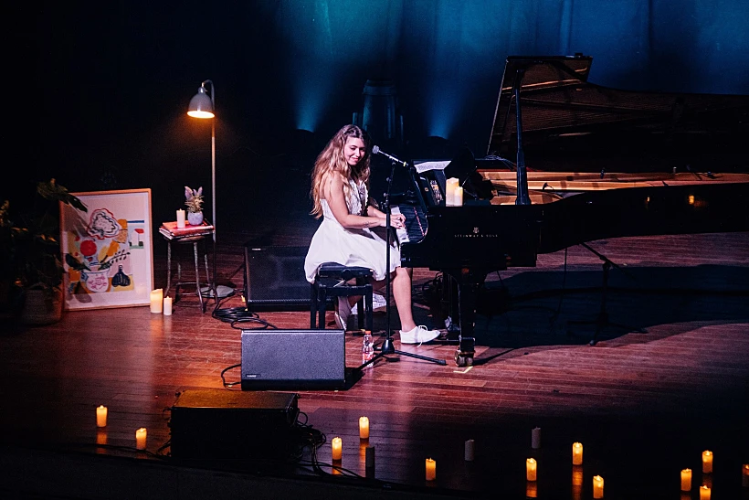 עלמה גוב בהופעה ב"פסטיבל תל אביב"