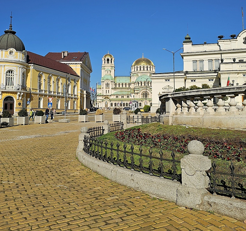 רחוב האבנים הצהובות המוביל אל כנסיית אלכסנדר נבסקי