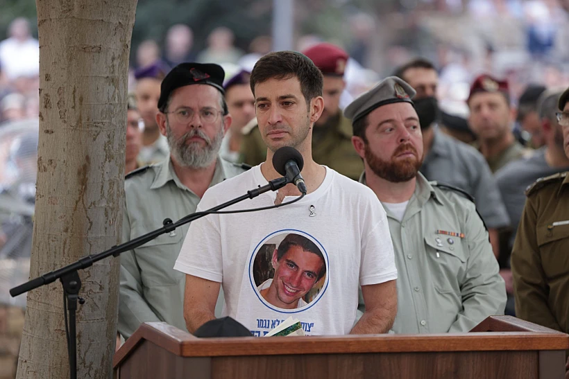 חמי גולדין סופד לאחיו הדר בהלווייתו