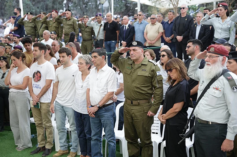 הרמטכ"ל אייל זמיר בהלווייתו של סגן הדר גולדין
