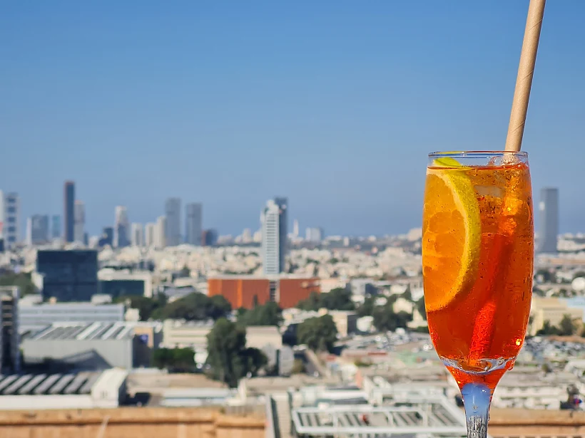 קוקטייל בשקיעה במלון "פרימה לינק