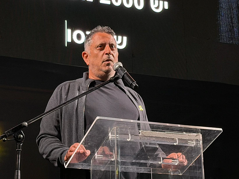 אלי אלבג בהפגנה בדרישה להקמת ועדת חקירה ממלכתית