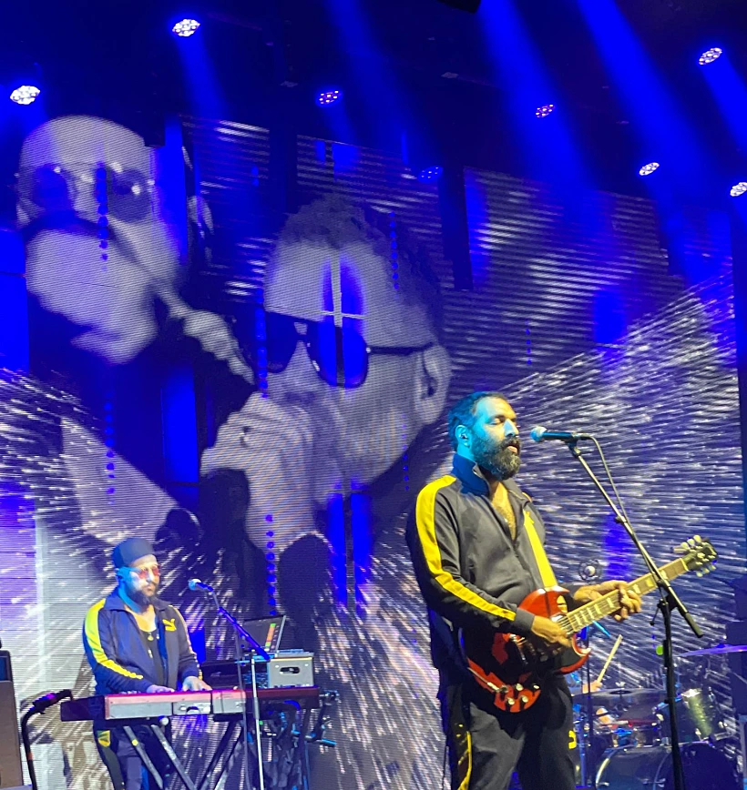 מרסדס בנד בהופעה בבארבי