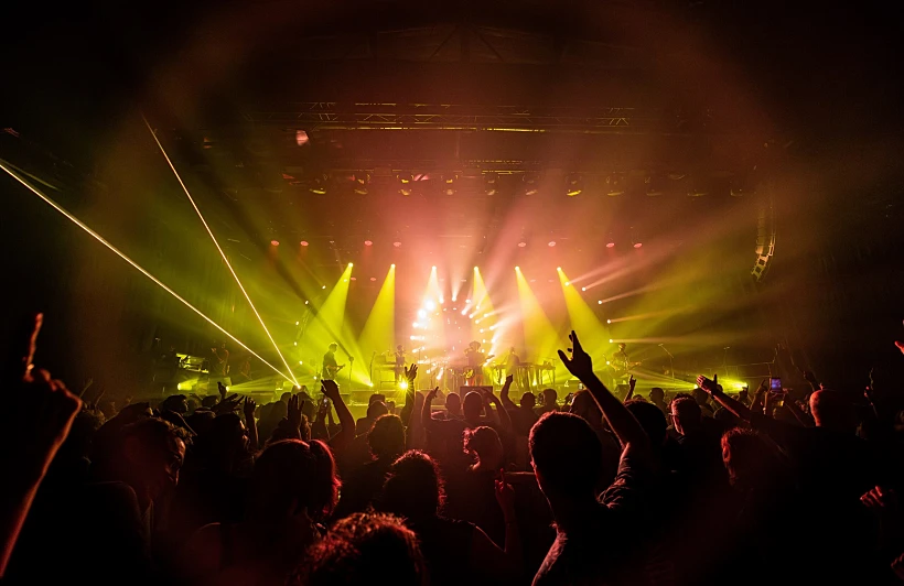 הקהל בבמופע "The Mind Church