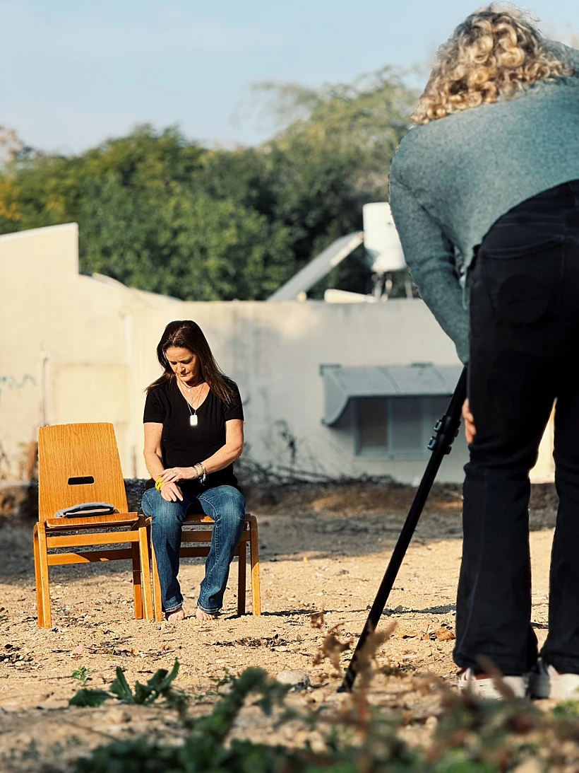 שונית פלקו-זריצקי בצילום מבוים של נירה שרעבי